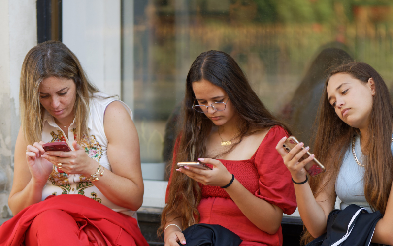 El móvil, las redes y los conflictos
